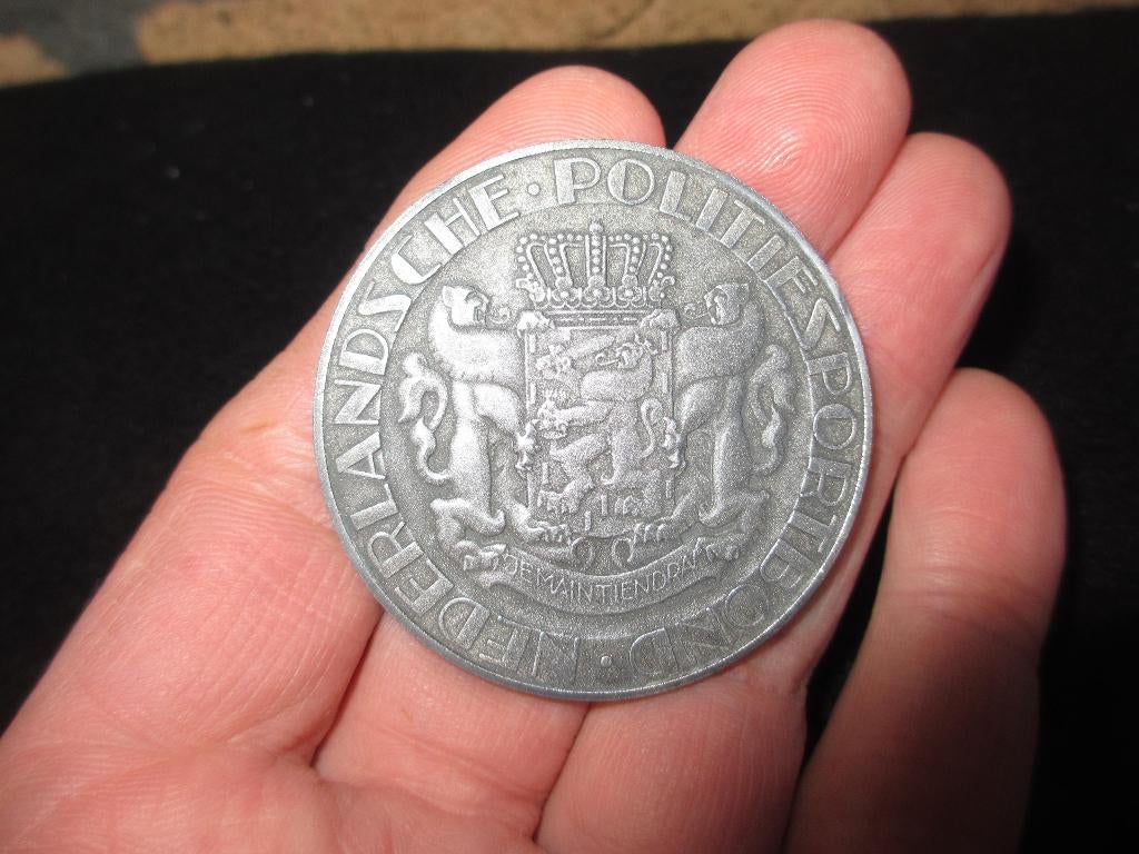 unieke Penning 5cm Nederlandsche Politie sportbond  1942, Ophalen of Verzenden, Overige materialen
