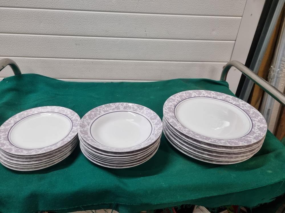 bordenset bellagio met lila rand 22 stuks, Huis en Inrichting, Keuken | Servies, Ophalen of Verzenden, 'T Olde Gre-j, Info@toldegrej.nl