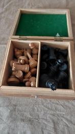 Een houten doos met schaken, Een of twee spelers, Ophalen of Verzenden, Zo goed als nieuw
