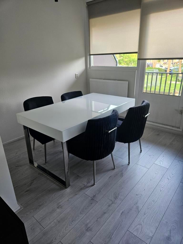 Moderne Hoogglans Eettafel + 4 Velvet Stoelen (Donkerblauw), Huis en Inrichting, Gebruikt, Modern, Luxe, Glamour, 150 tot 200 cm