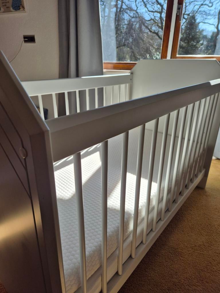 Wit baby/kinderbedje, Ophalen, Ledikant