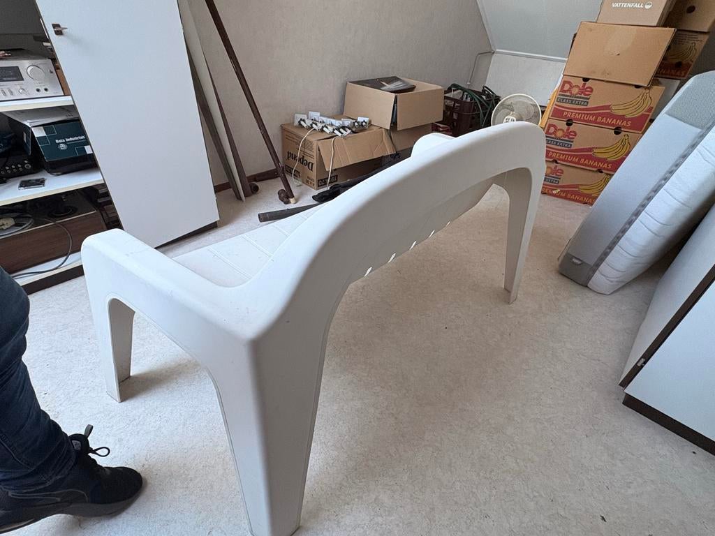 Gebruikte Witte kunststof tuinbank, Tuin en Terras, Ophalen of Verzenden, Gebruikt, Kunststof