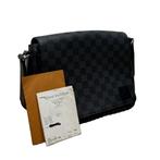Louis Vuitton District PM Messenger Bag N42710, Louis Vuitton, Zo goed als nieuw, Support@louisvuitton.com, 2 Rue du Pont Neuf
75001 Paris
France