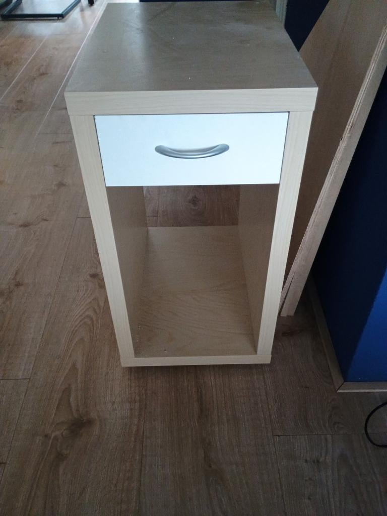 Bureau kastje met wielen gratis af te halen, Ophalen