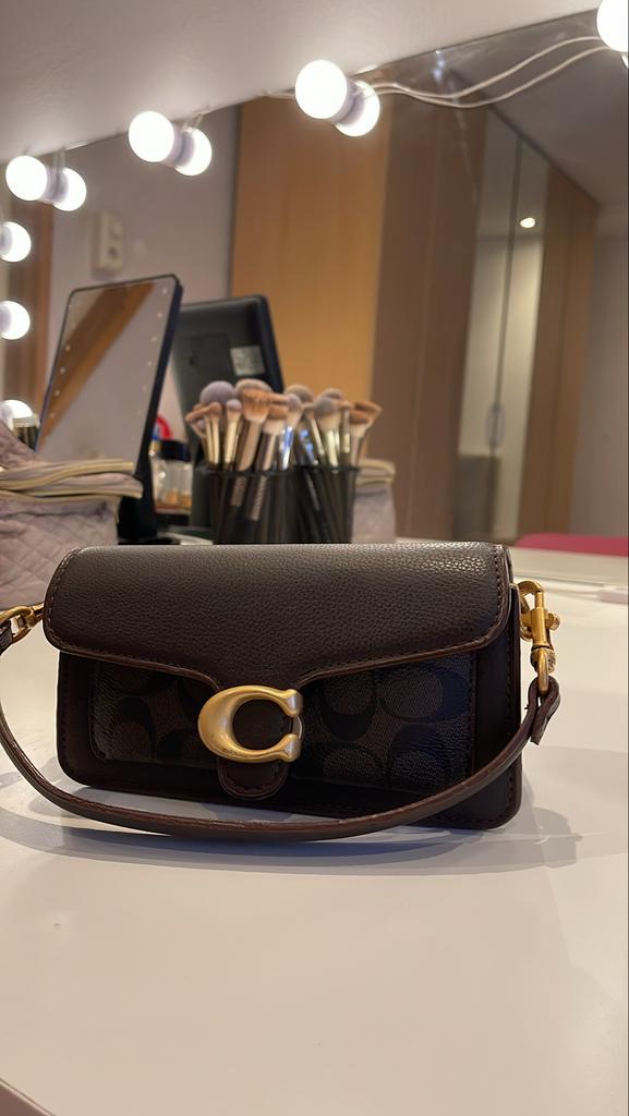 Coach Tasje - Elegant en Compact, Sieraden, Tassen en Uiterlijk, Tassen | Damestassen, Ophalen, Zo goed als nieuw, Bruin, Schoudertasje