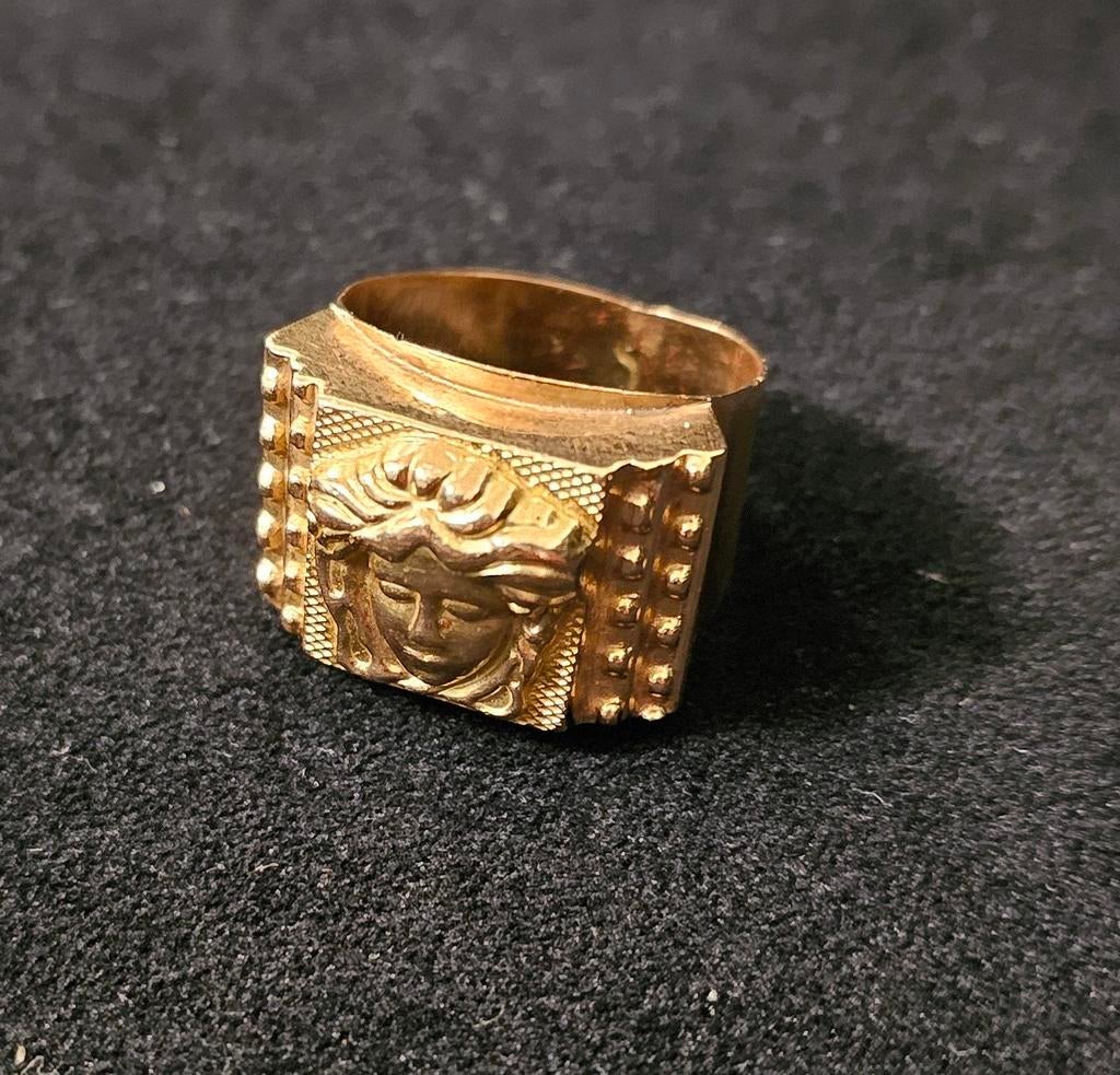 14 Karaat Gouden Versace Heren Ring, Sieraden, Tassen en Uiterlijk, Ringen, Gebruikt, Heer, 20 of groter, Goud, Goud, Ophalen of Verzenden