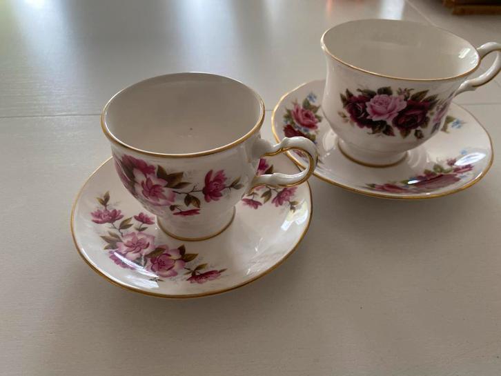 2 Queen Anne Bone China kop en schotels met gouden rand, Antiek en Kunst, Antiek | Porselein, Ophalen