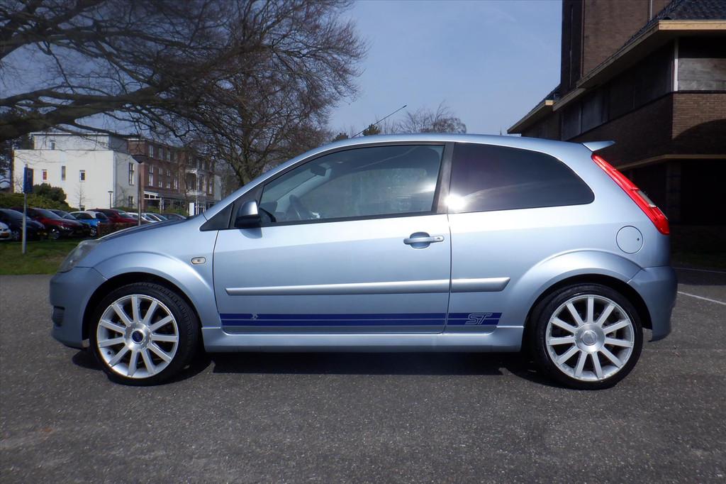 FORD Fiesta 2.0 16V ST 3D ST - 82.000KM - EERSTE EIGENAAR-NE, Auto's, Ford, Keurmerk '100% Onderhouden', 1037 kg, Gebruikt, Zwart