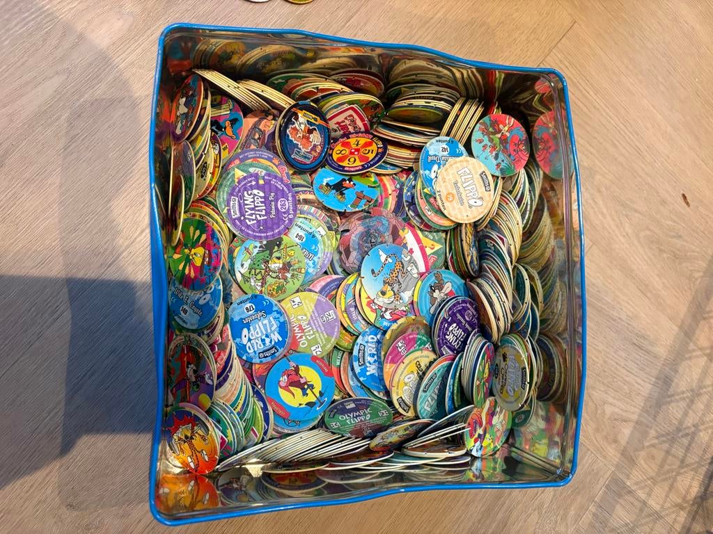 Grote bak met mix van Flippo’s, Ophalen of Verzenden, Losse flippo's