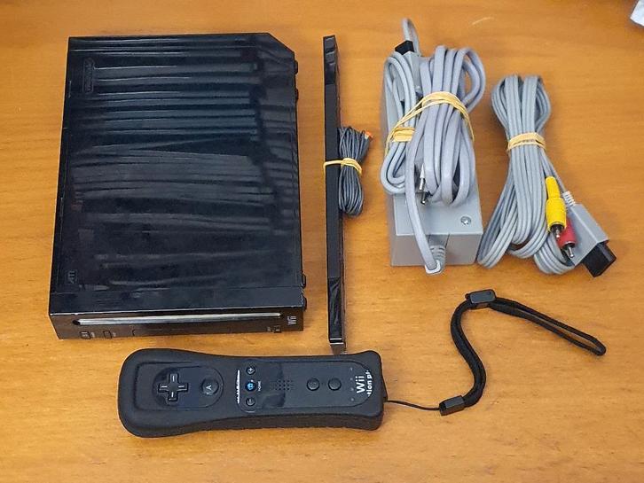 Wii met Controller & kabels, Spelcomputers en Games, Spelcomputers | Nintendo Wii, Gebruikt, Met 1 controller, Ophalen of Verzenden