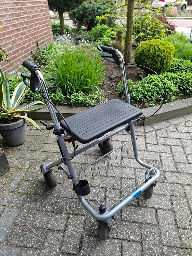 Rollator Thuasne, Ophalen