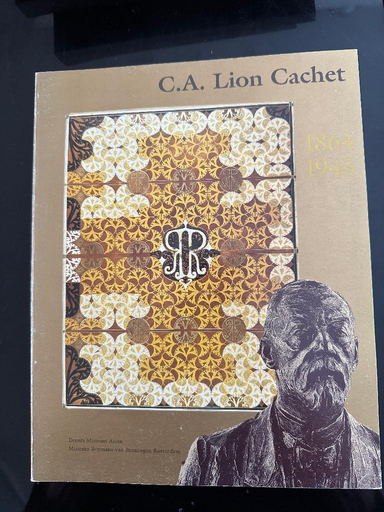 Monografie C.A. Lion Cachet 1864-1945, Ophalen of Verzenden, Gelezen