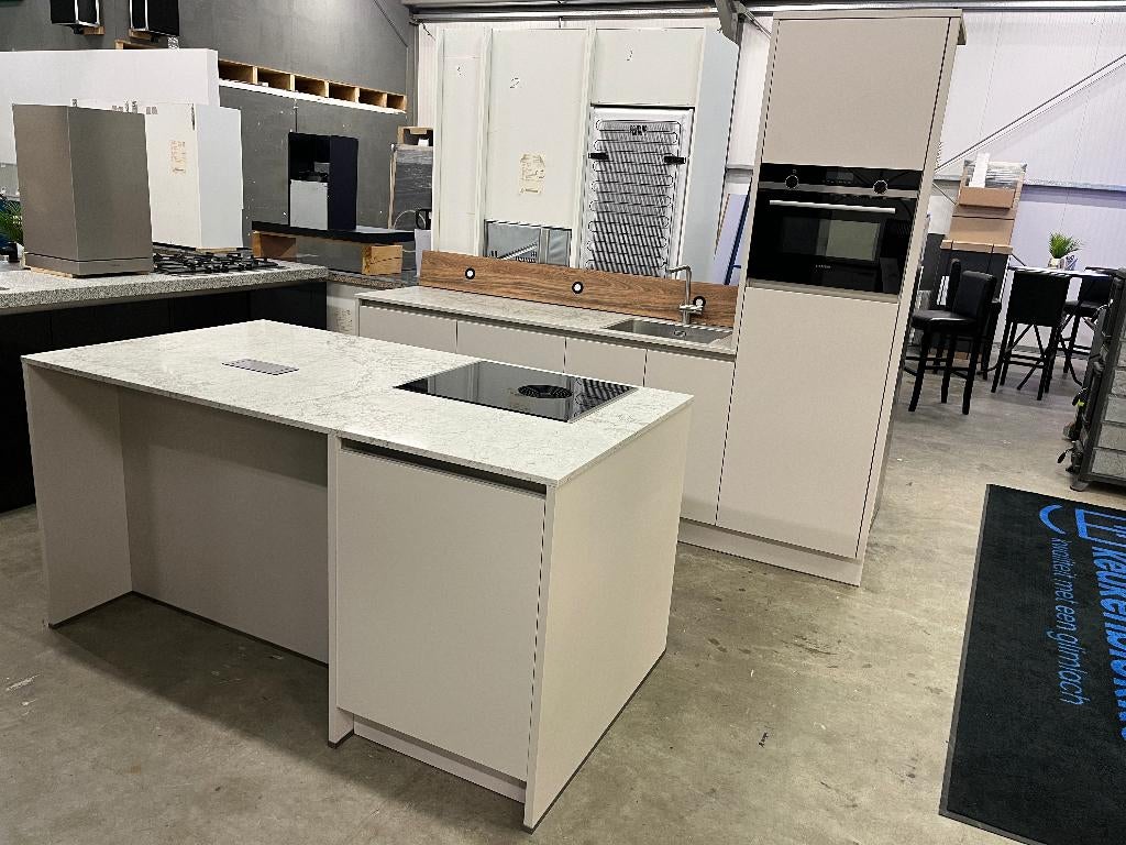 Rechte Keller keuken met kookeiland !! Volop keus keukens !!, Huis en Inrichting, Keuken | Keukenelementen, Ophalen, Gebruikt