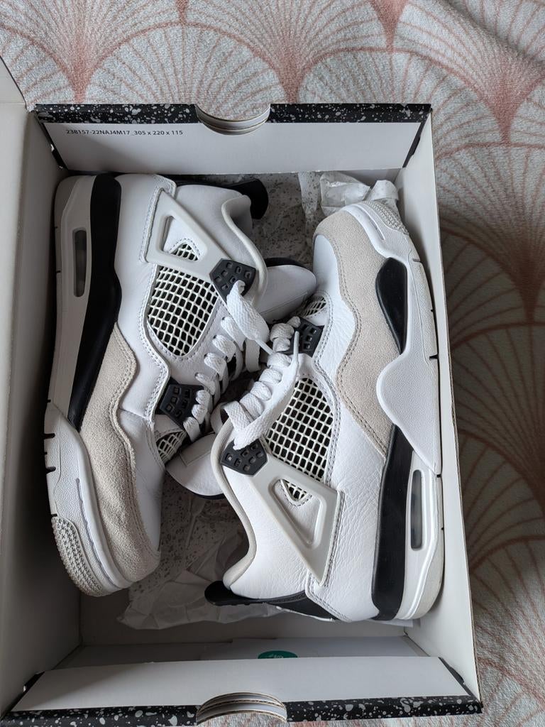 Air Jordan 4 Retro Military Black, Ophalen of Verzenden, Zo goed als nieuw, Schoenen