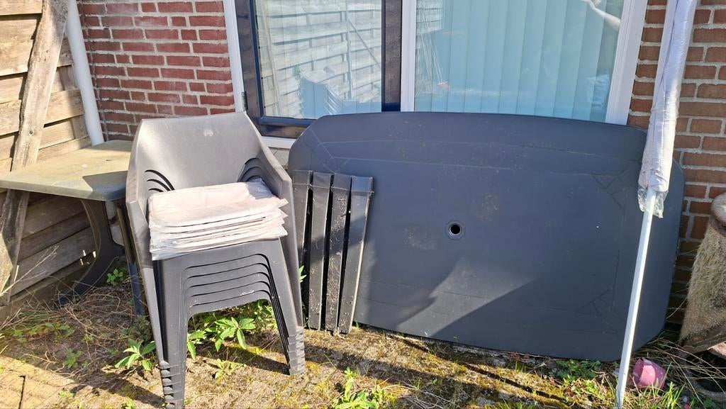 Gratis af te halen: Tuinset met 6 stoelen, tafel en parasol, Ophalen