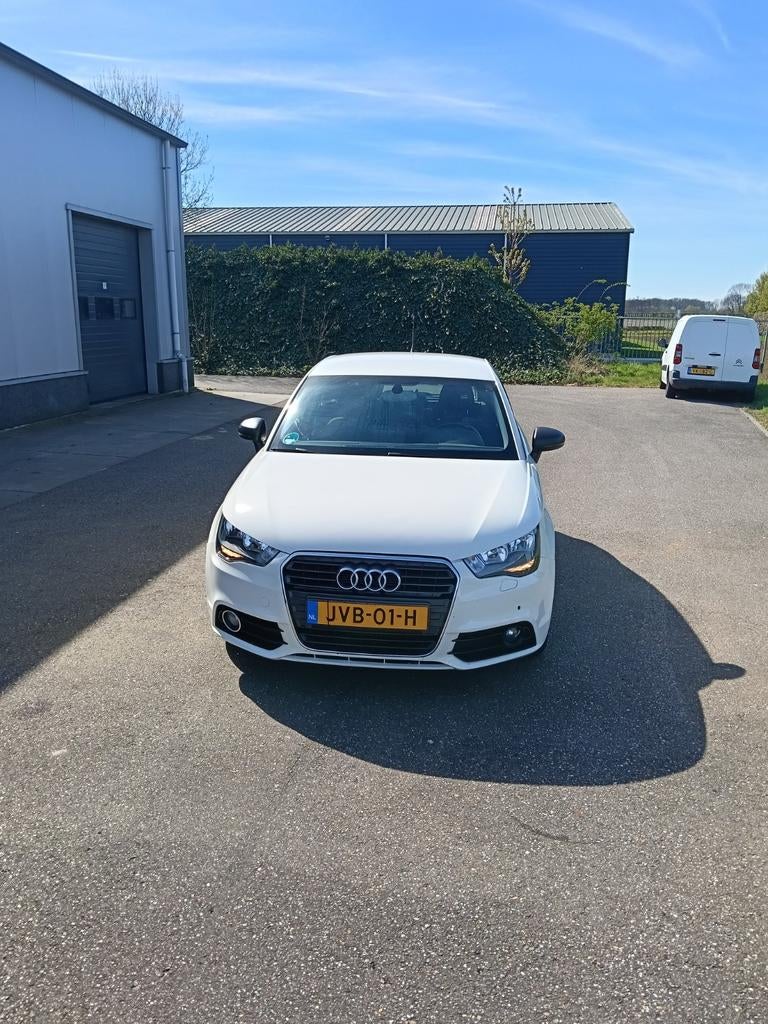 Audi A1 1.2 Tfsi 63KW SB 2013 Wit, Auto's, Voorwielaandrijving, Stof, A1, 4 cilinders