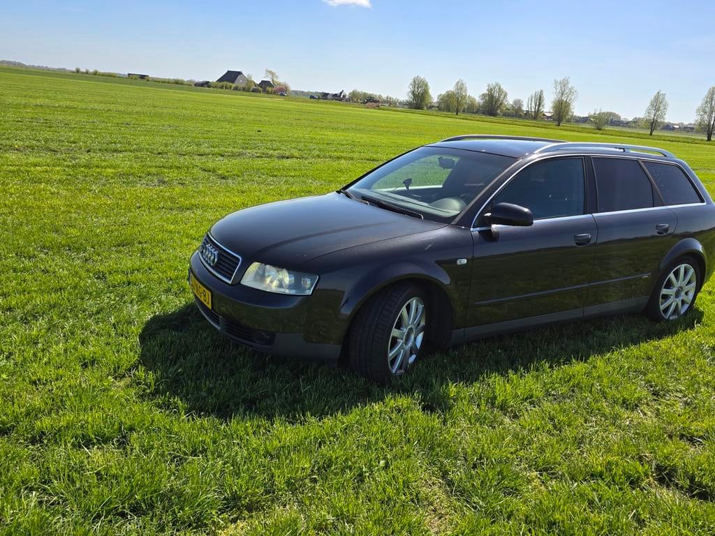 Audi A4 2.4 V6 Avant SLINE  125KW AUT 2003 Zwart, Auto's, Audi, Zwart, A4, Zwart, 1600 kg