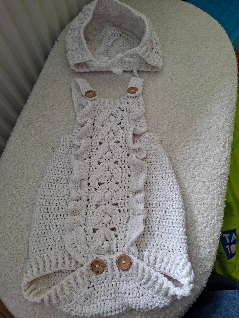 Wit gehaakt babypakje met mutsje - Maat 68, Jongetje of Meisje, Handgemaakt, Ophalen of Verzenden, Zo goed als nieuw