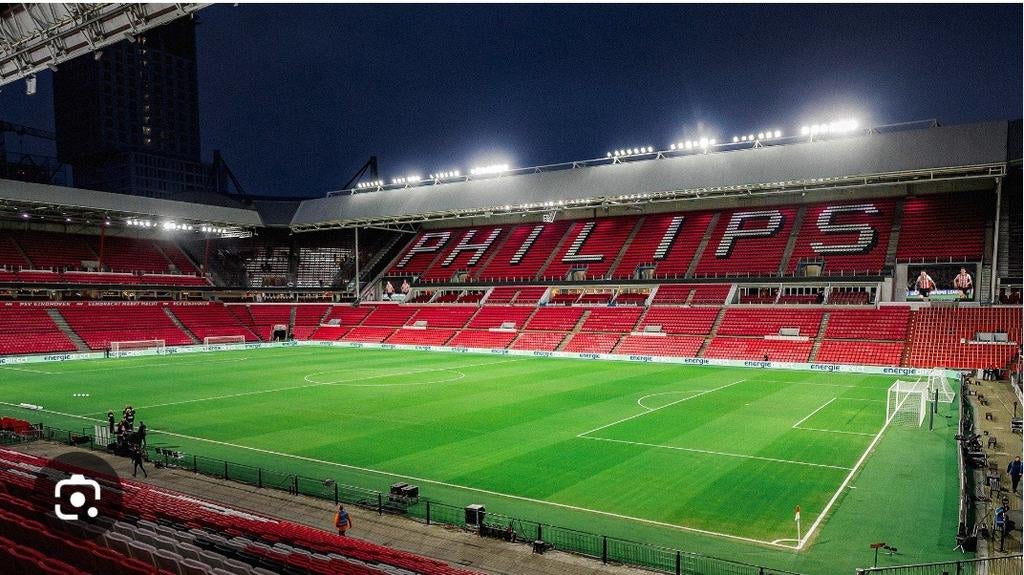 Heeft er iemand 2 PSV seizoenkaarten vak N/O/S/T beschikbaar, Tickets en Kaartjes, Seizoenskaart, Twee personen, Mei