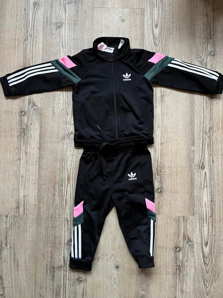 Adidas Trainingspak Zwart Roze Groen - Maat 86 (12-18M), Kinderen en Baby's, Babykleding | Maat 86, Ophalen of Verzenden, Gebruikt