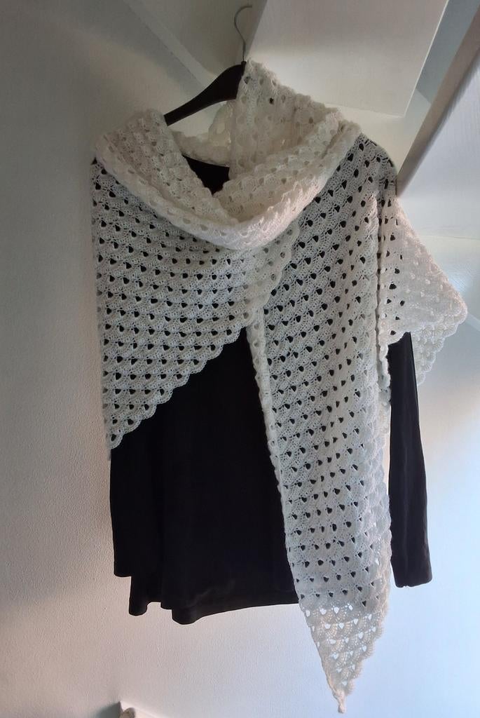 styleBREAKER sjaal, muts en handschoenenset, vlechtpatroon gebreide sjaal met bobbelmuts en handschoenen, dames 01018208, Farbe:Zwart/Sjaal