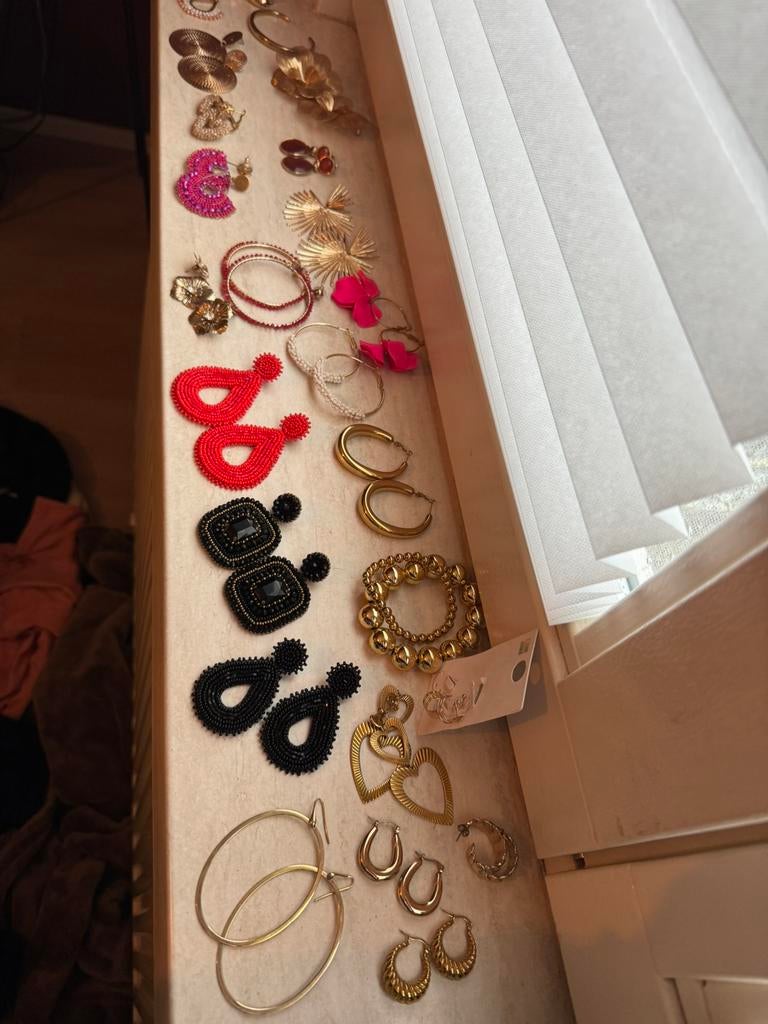 Oorbellen waaronder Lott en Paulie Pocket, Sieraden, Tassen en Uiterlijk, Oorbellen, Ophalen of Verzenden, Zo goed als nieuw, Overige materialen