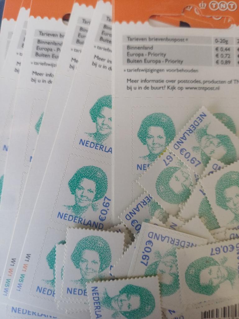 zakje met 100 postzegels € 0,67 met 50% korting nominaal, Ophalen of Verzenden, Na 1940, Postfris