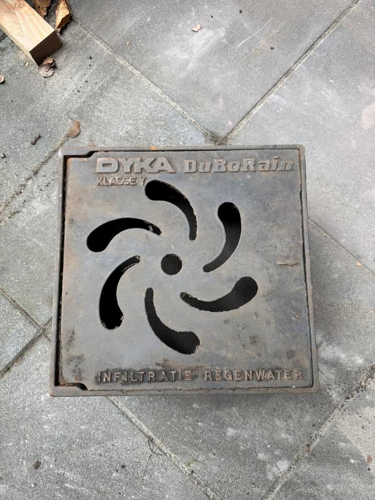 Dyka Duborain putdeksel x2, Ophalen, Gebruikt, Minder dan 2 meter, 80 mm of meer