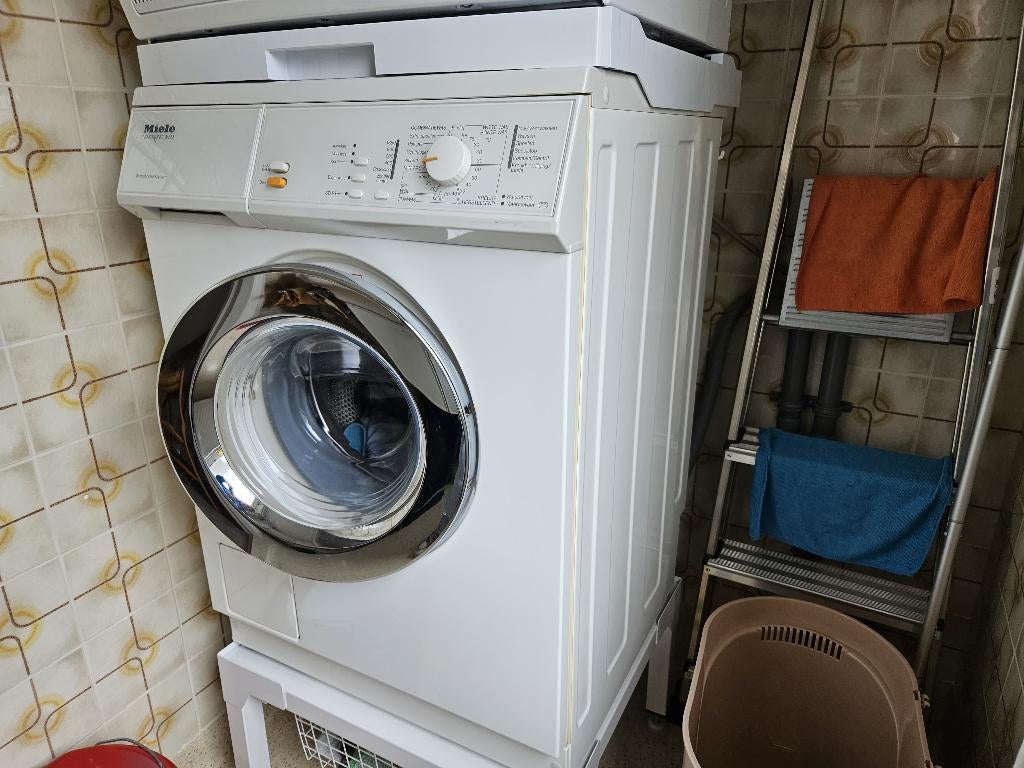 Miele wasmachine Novotronic W853, Ophalen, 1200 tot 1600 toeren, Gebruikt, 4 tot 6 kg