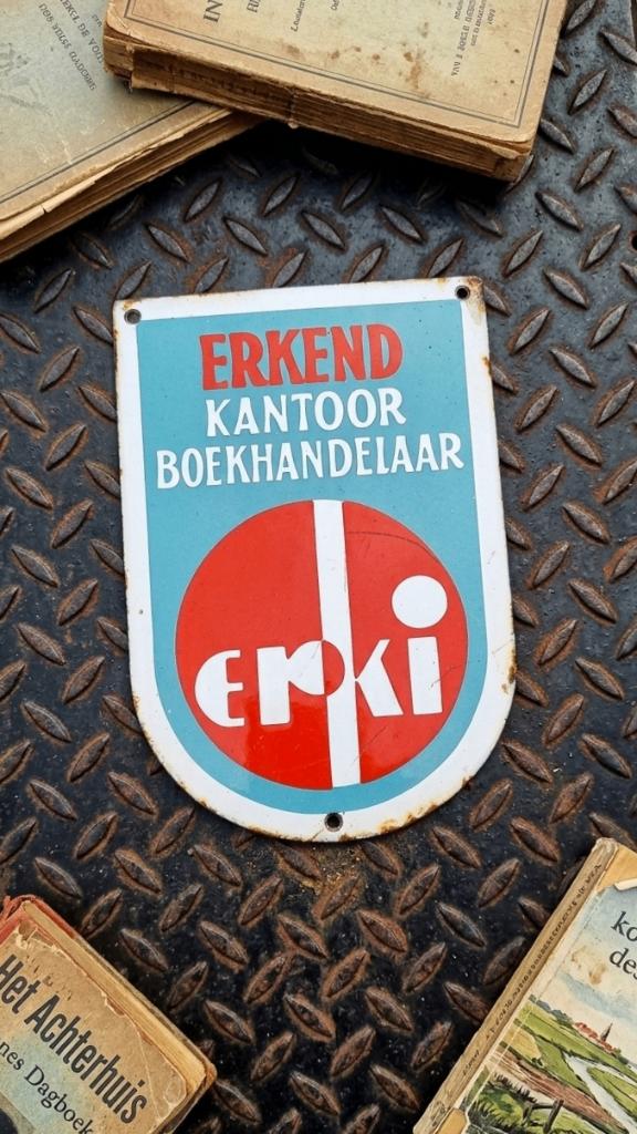Emaille Schild ERKI 1948 Erkend Boekhandelaar Reclamebordje, Verzamelen, Merken en Reclamevoorwerpen, Verzenden, Gebruikt, Reclamebord