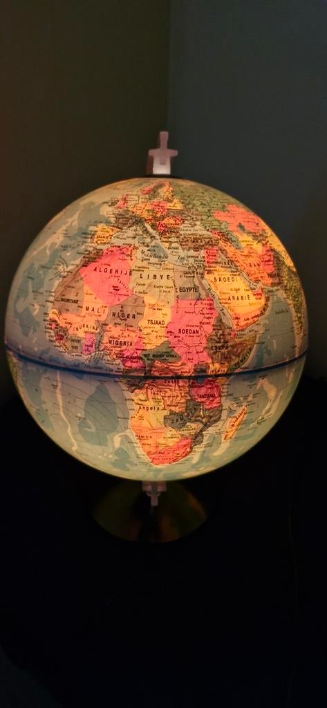 Wereldbol met lamp, Ophalen of Verzenden