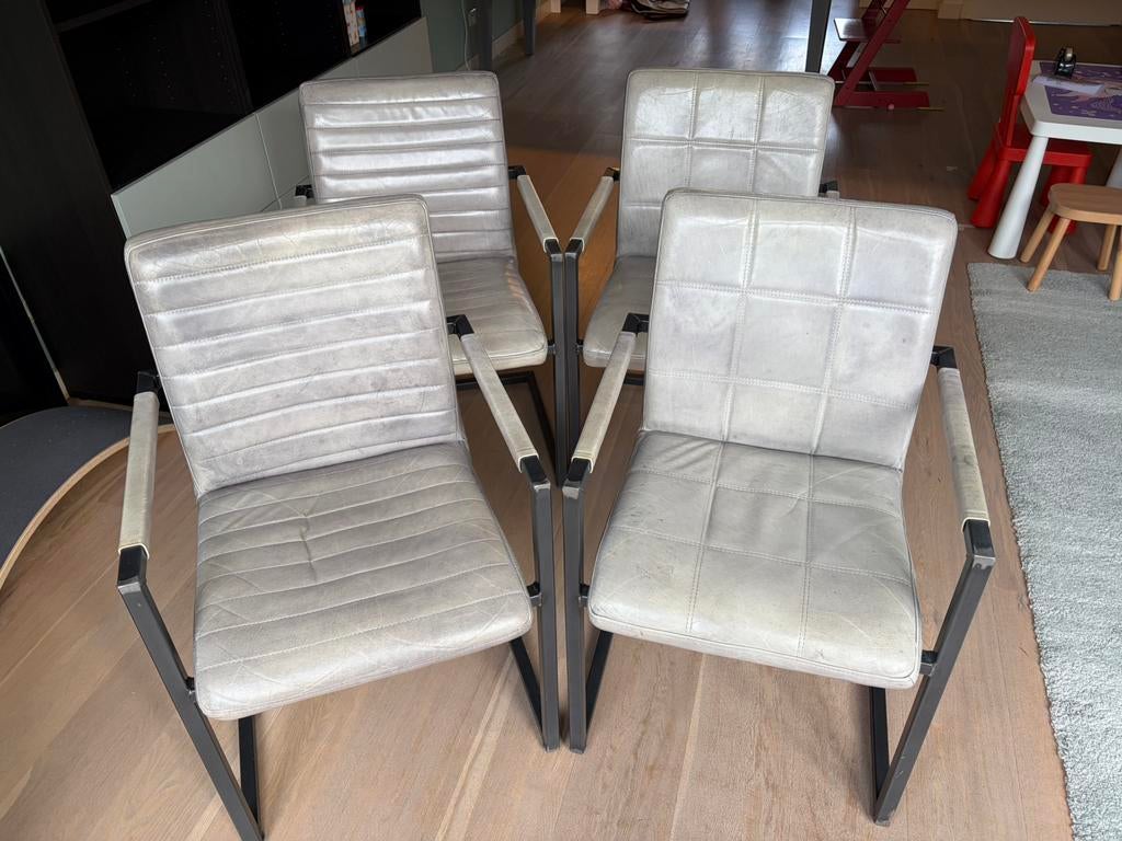 Eetkamerstoelen - 4 stuks - grijs, Ophalen, Gebruikt, Leer, Vier