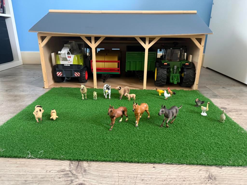 Bruder speelgoed- schuur- trekker- grasmaaier- 2x aanhanger, Ophalen, Zo goed als nieuw