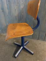 Antiek kinderbureau stoeltje, Ophalen