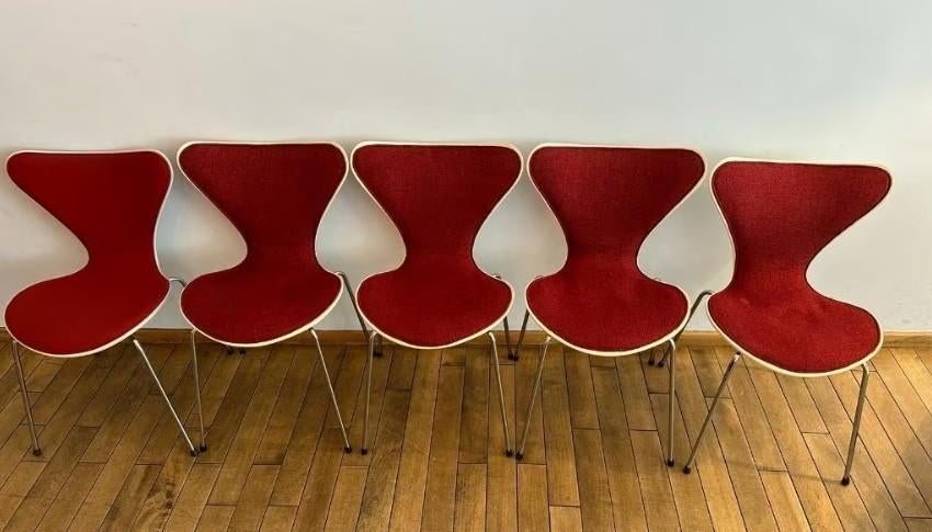 5 Fritz Hansen vlinderstoelen gestoffeerd rood, Huis en Inrichting, Ophalen, Zo goed als nieuw, Danish Design, Eén