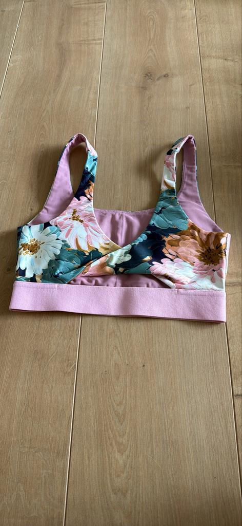 Stronger sport bh dames XS bloemenprint z.g.a.n., Kleding | Dames, Sportkleding, Overige kleuren, Ophalen of Verzenden, Maat 34 (XS) of kleiner