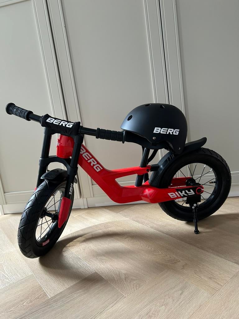 BERG Biky loopfiets zgan met helm en accesoires., Kinderen en Baby's, Speelgoed | Buiten | Voertuigen en Loopfietsen, Ophalen
