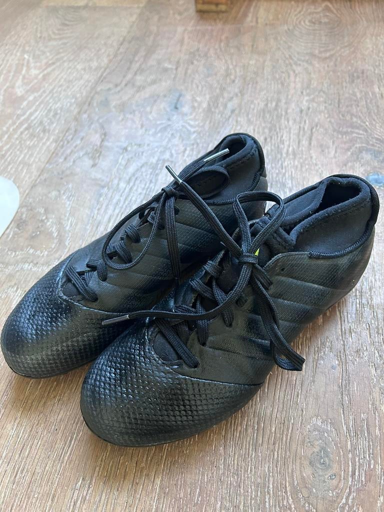 Voetbalschoenen Adidas, Maat XS of kleiner, Ophalen of Verzenden, Gebruikt, Schoenen