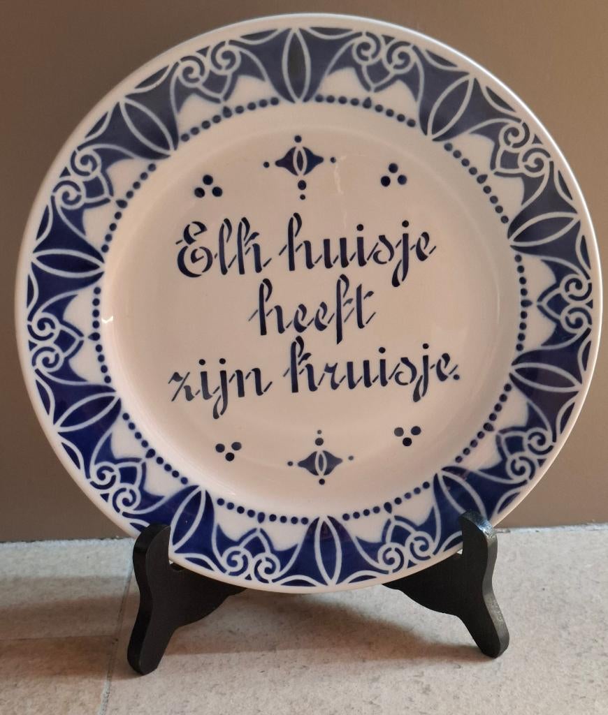 2x Delfts Blauw Spreukenbord "Ieder huisje..+ Wat thuijs ..", Ophalen of Verzenden