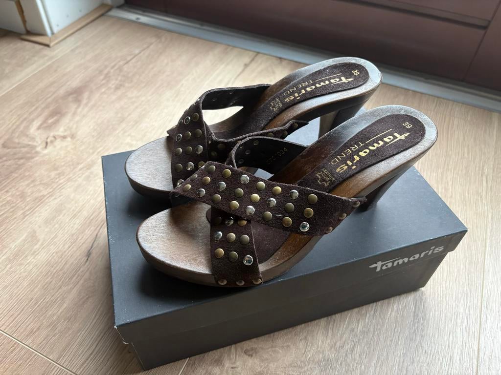 Tamaris sandalen met hak, maat 39 - Bruin met studs, Kleding | Dames, Schoenen, Ophalen of Verzenden, Gedragen, Bruin, Sandalen of Muiltjes