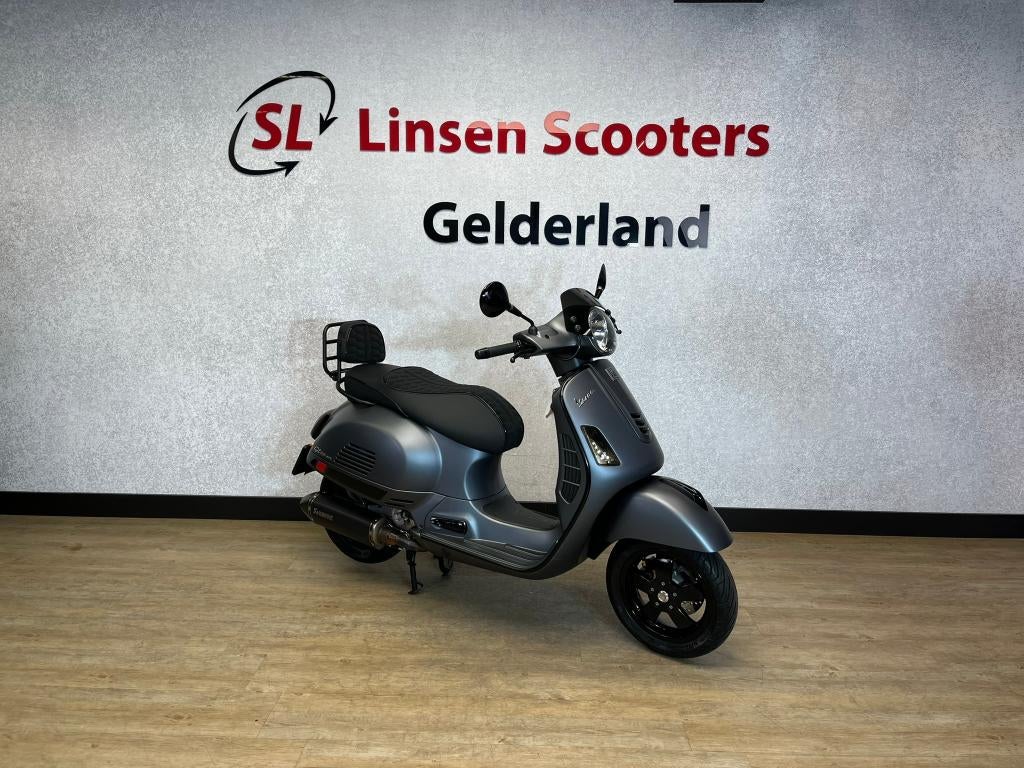 Vespa GTS Super 300cc Mat Grijs 2018 AKRAPOVIC | MALOSSI, Motoren, Motoren | Piaggio, Particulier, Scooter, 12 t/m 35 kW, 1 cilinder