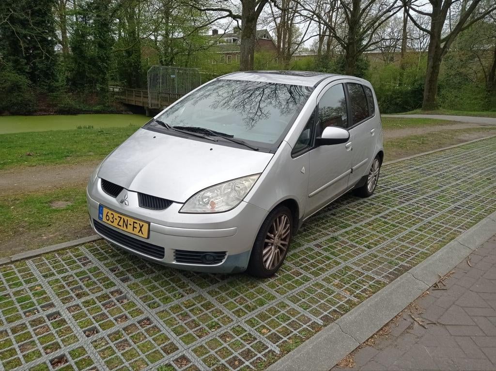 Mitsubishi colt met panorama dak, Auto's, Mitsubishi, Voorwielaandrijving, 970 kg, 40 €/maand, 4 cilinders