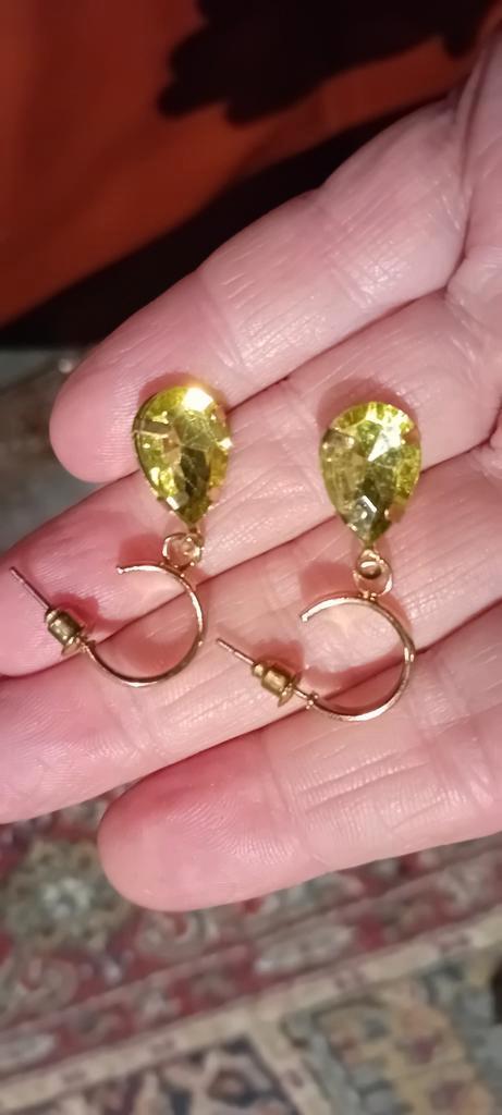 Gouden oorbellen met gele edelsteen, Sieraden, Tassen en Uiterlijk, Oorbellen, Nieuw, Hangers, Ophalen of Verzenden