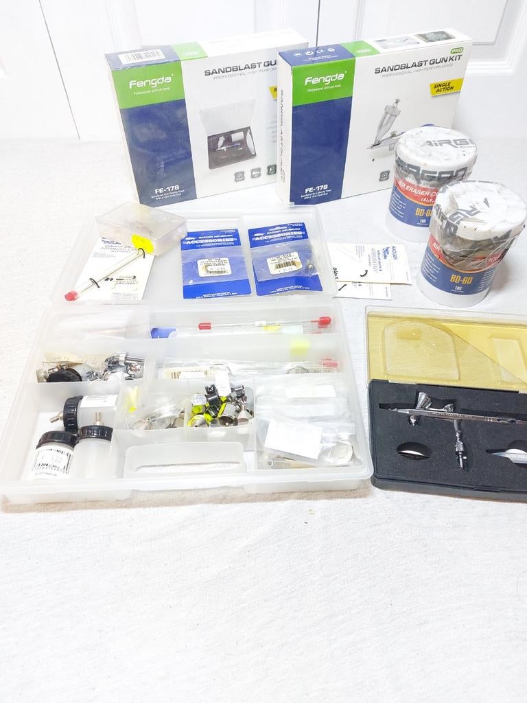 Airbrush set met onderdelen, koppelingen, naalden, verfbakje, Hobby en Vrije tijd, Ophalen of Verzenden, Nieuw