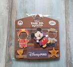 Nieuw in de verpakking Disney park pal outfits pin., Ophalen of Verzenden, Mickey Mouse, Nieuw, Beeldje of Figuurtje