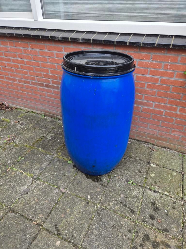 Blauwe regenton/water ton met deksel, Tuin en Terras, Regentonnen, 150 liter of meer, Ophalen, Gebruikt, Kunststof