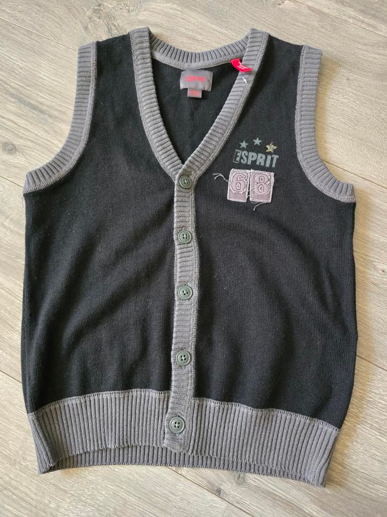 Zwart jongen gilet Esprit, maat 128-134, Nieuw (OP9), Ophalen of Verzenden, Nieuw, Jongen, Trui of Vest