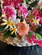 Luxe Schelpenvaas met Silkka Zijden Bloemen - 65 cm Hoog, Overige materialen, Overige kleuren, 50 tot 75 cm, Ophalen of Verzenden