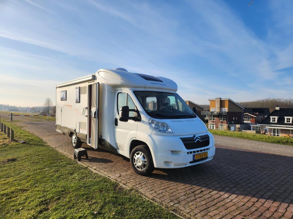 Giottiline Windy 58 - Lengte Queensbed en elect. Hefbed 2012, Caravans en Kamperen, Chemisch toilet, Half-automaat, Ringverwarming