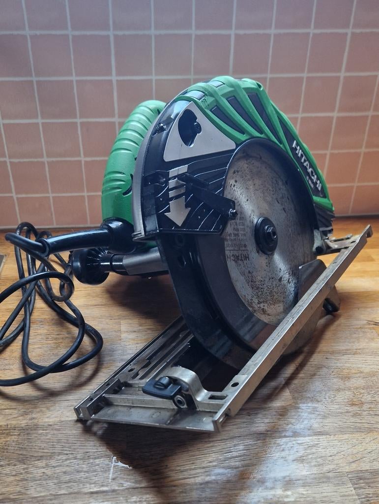 Hitachi c 9u2 cirkelzaag, Doe-het-zelf en Verbouw, Gereedschap | Zaagmachines, Ophalen, 1200 watt of meer, Cirkelzaag, 30 tot 70 mm